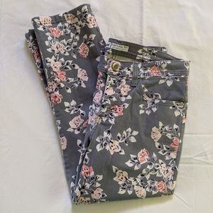 Lee natural fit gray floral cropped jeans sz 8